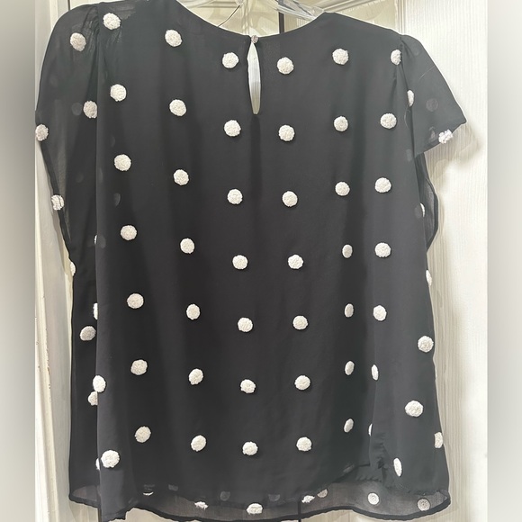 Black cap-sleeve acetate-lined top with white fuzzy embroidered dots - Picture 2 of 4